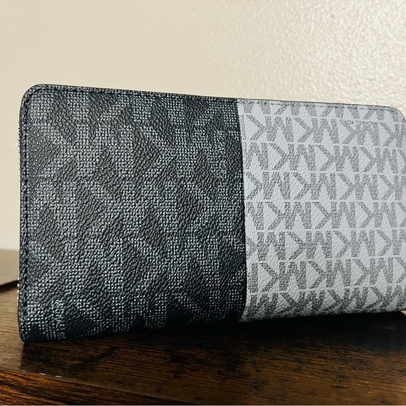 Michael Kors blue multi smartphone wallet rare colorway htf - Picture 5 of 7